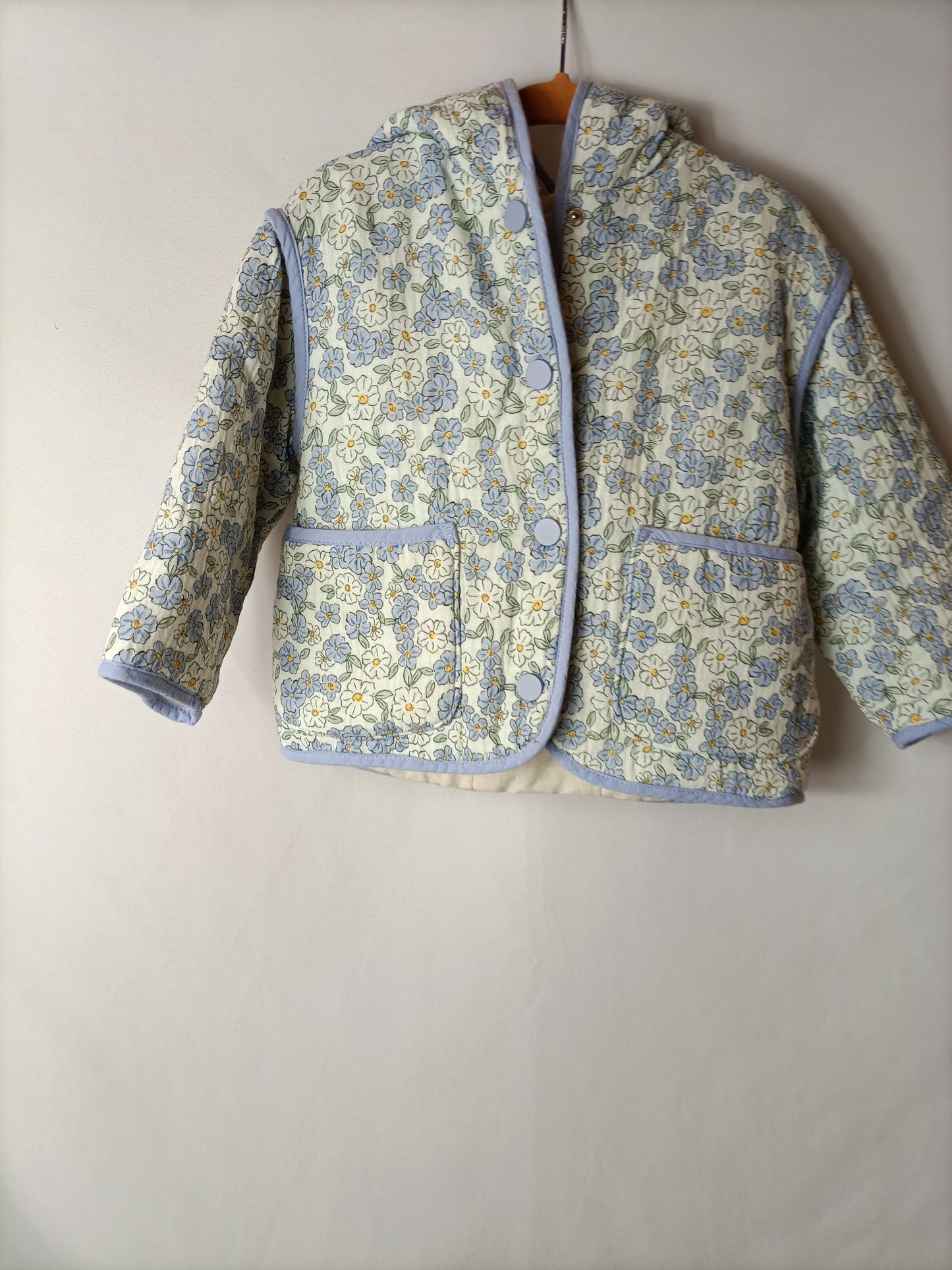 ZARA. Chaqueta acolchada estampada. T 9-12 meses