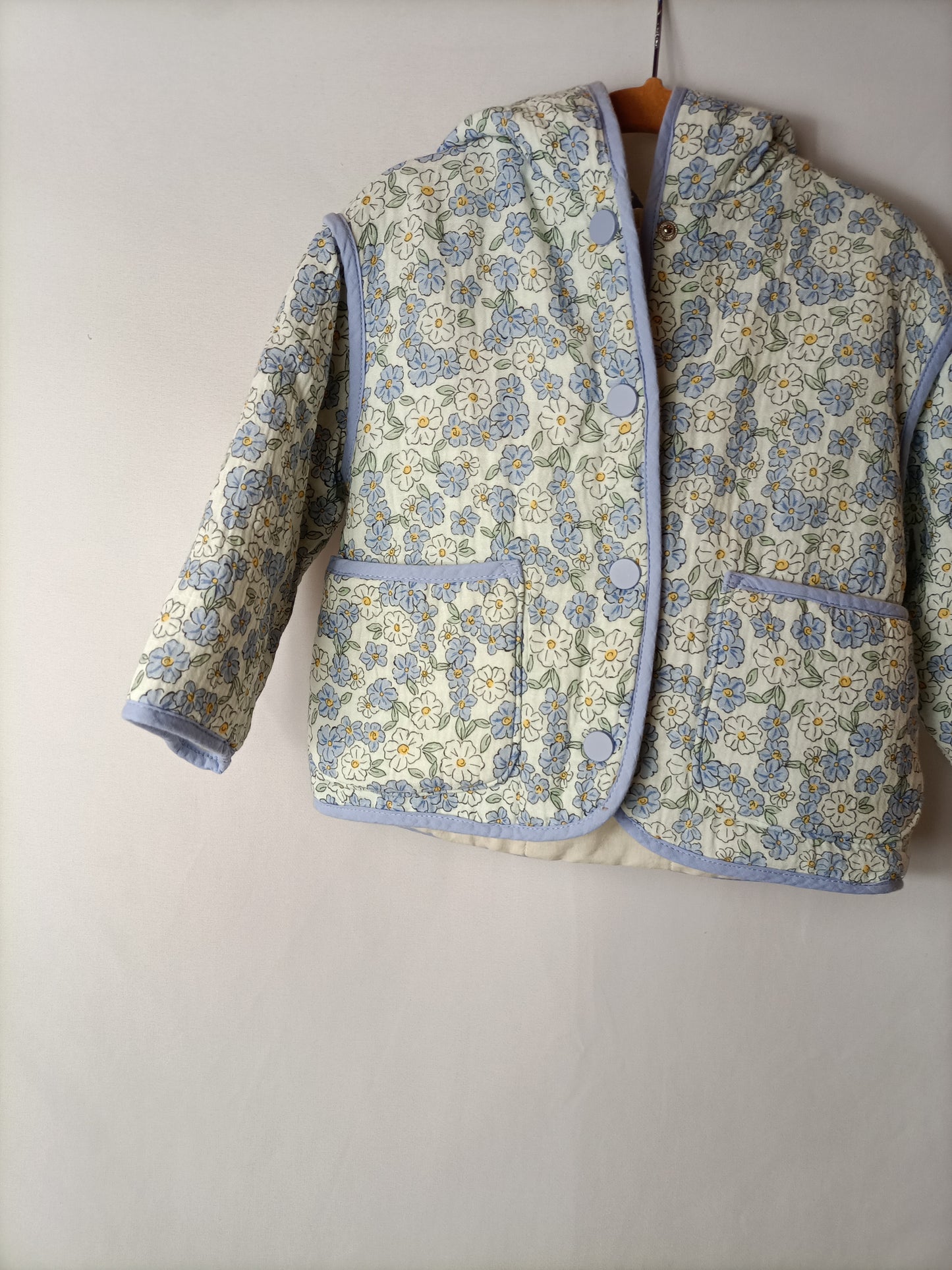 ZARA. Chaqueta acolchada estampada. T 9-12 meses