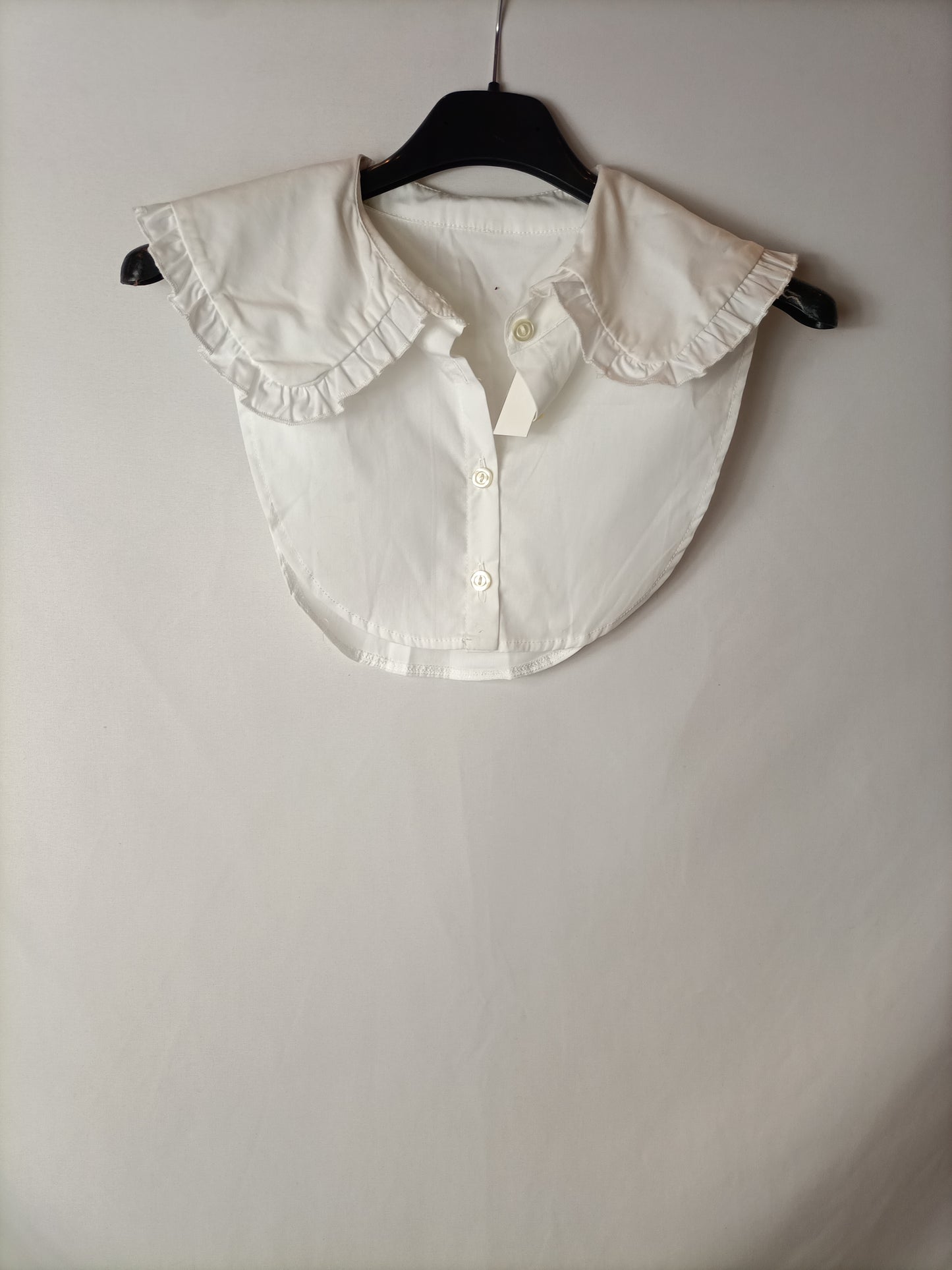 ASOS. Cuello blanco