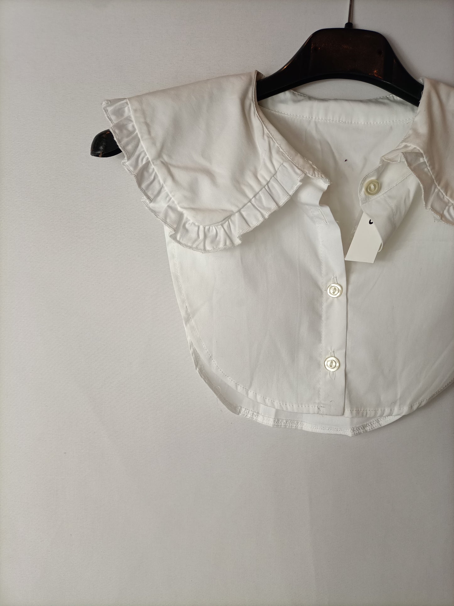 ASOS. Cuello blanco