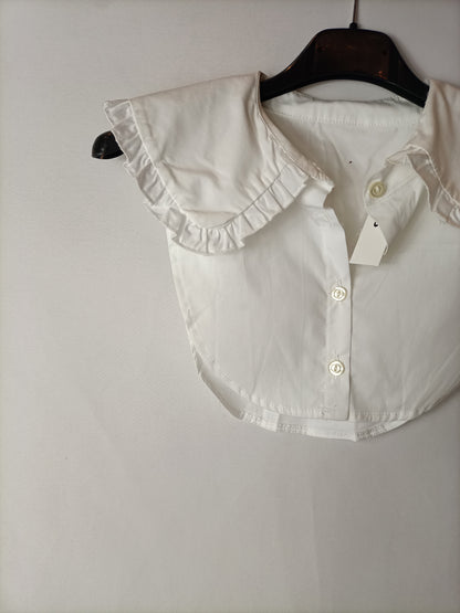 ASOS. Cuello blanco