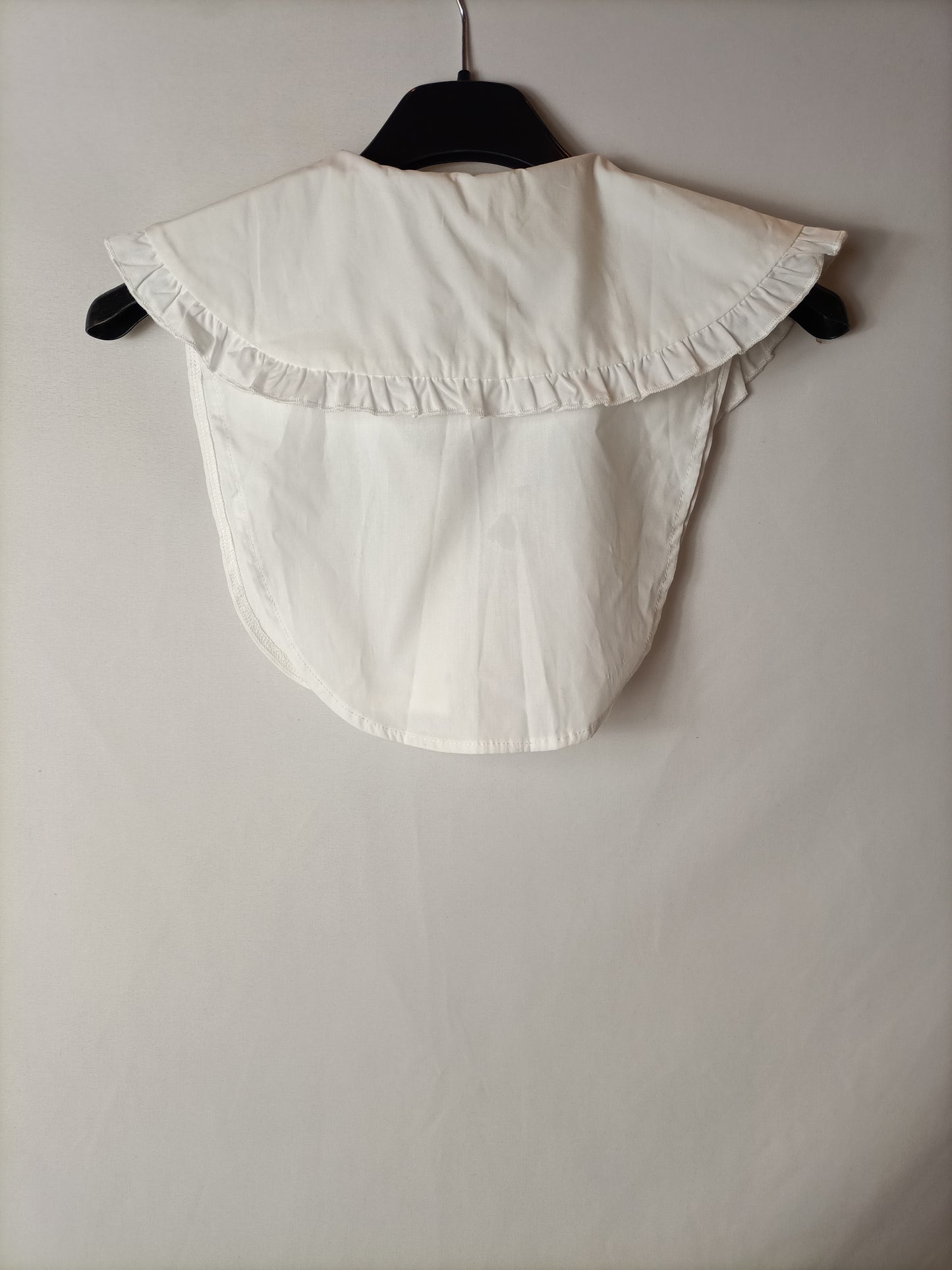 ASOS. Cuello blanco