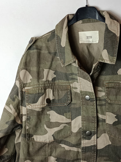ZARA, Chaqueta corta camuflaje T.m