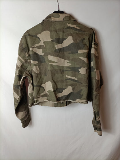ZARA, Chaqueta corta camuflaje T.m