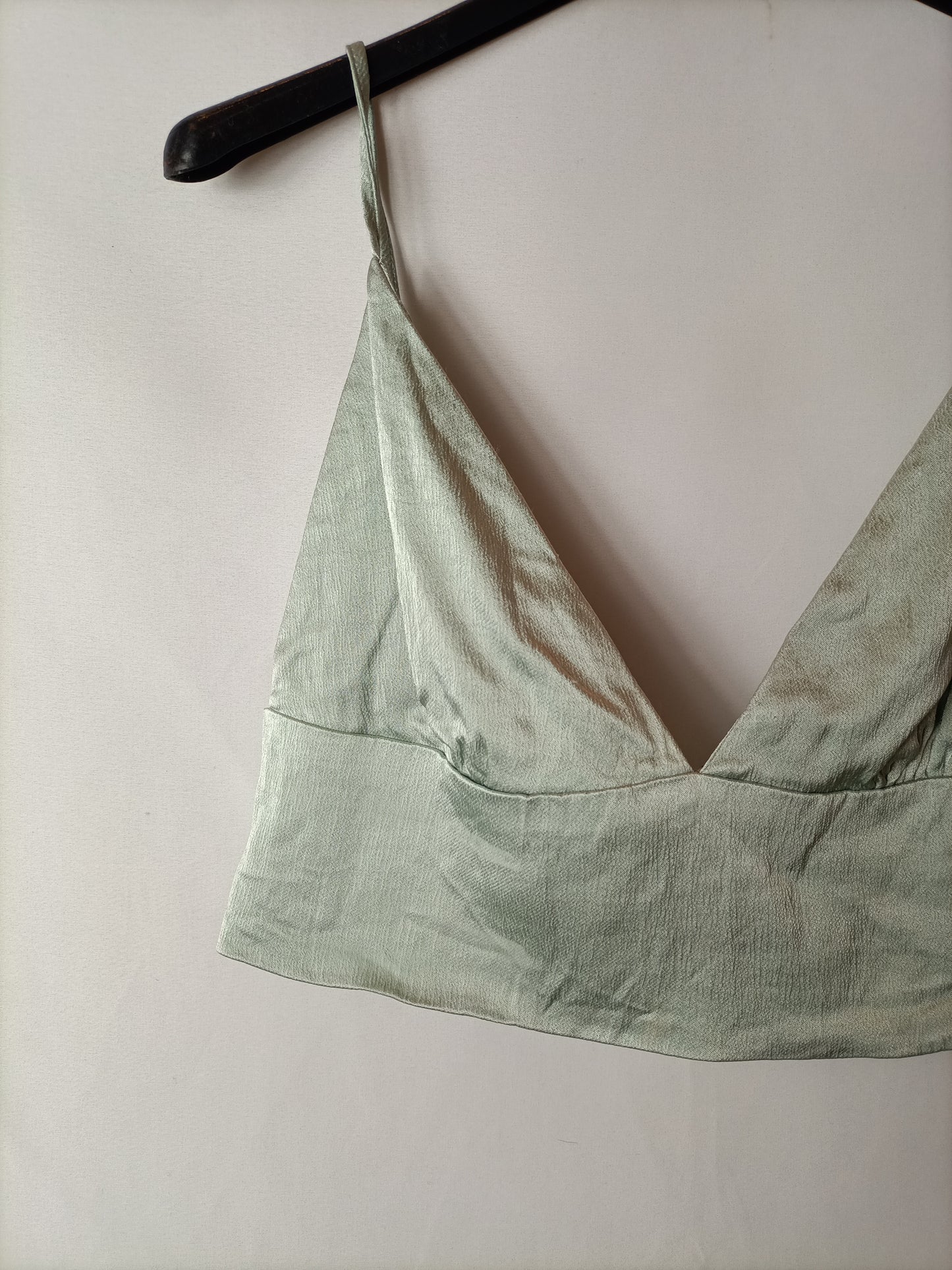 ZARA. Top verde satinado T.l