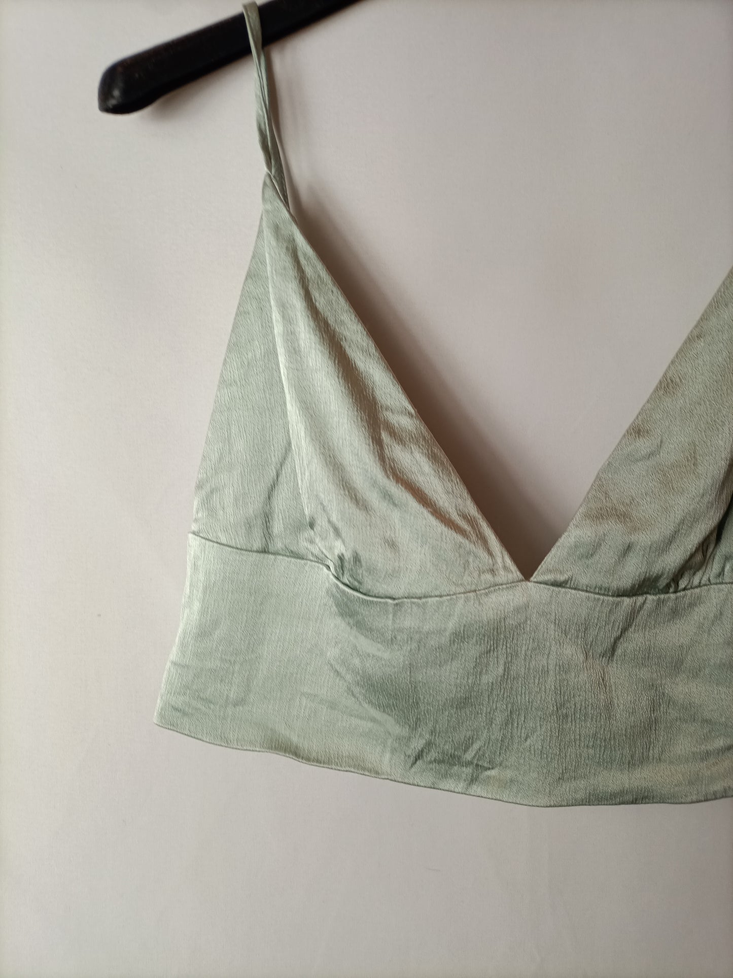 ZARA. Top verde satinado T.l