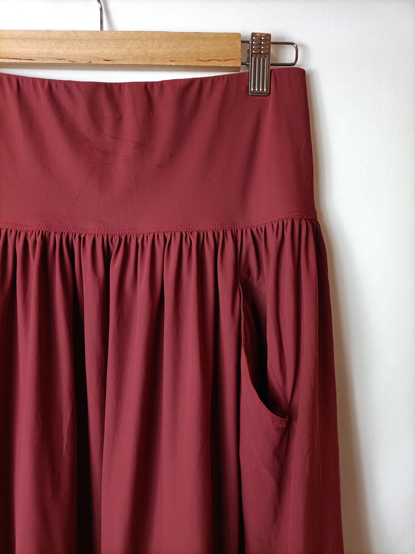 INDIES. Falda fluida burdeos textura. T M