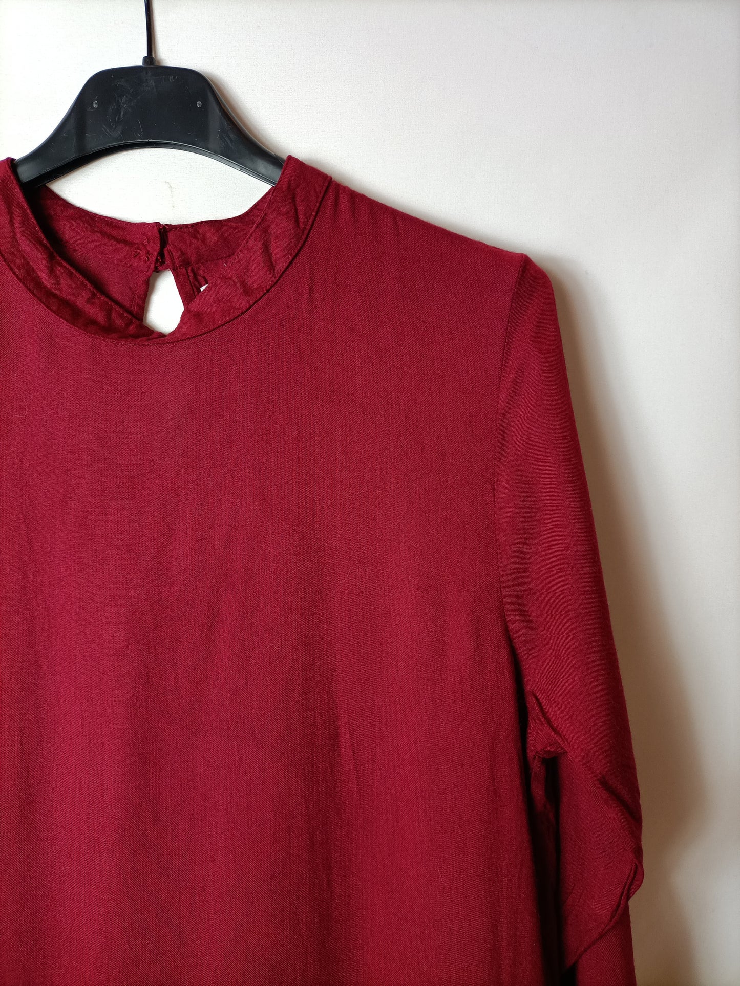 COMPAÑIA FANTASTICA. Vestido volantes burdeos. T S