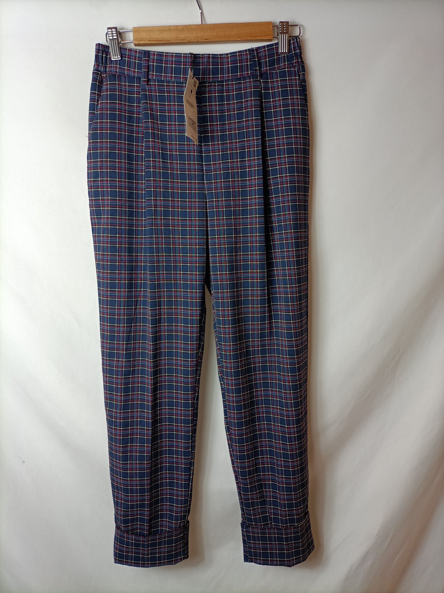 BERSHKA. Checkered pleated trousers. TL
