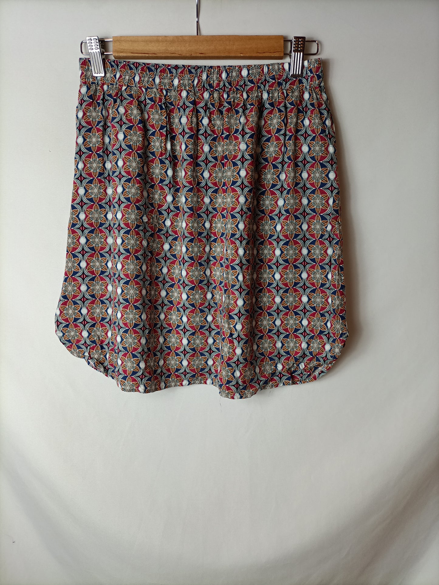 OTRAS. Falda corta estampada. T L (S/M)