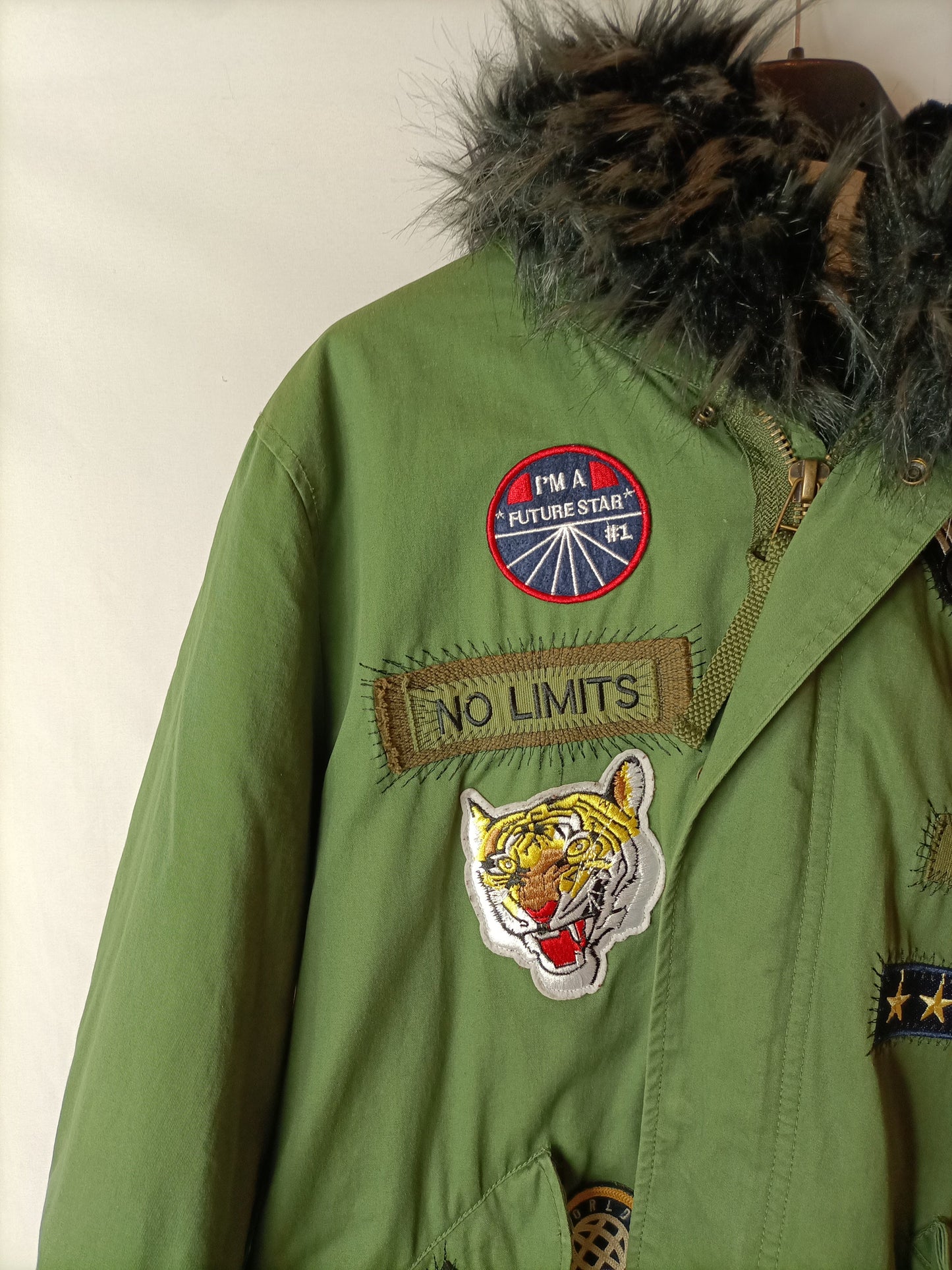 ZARA. Green quilted parka with patches. TL