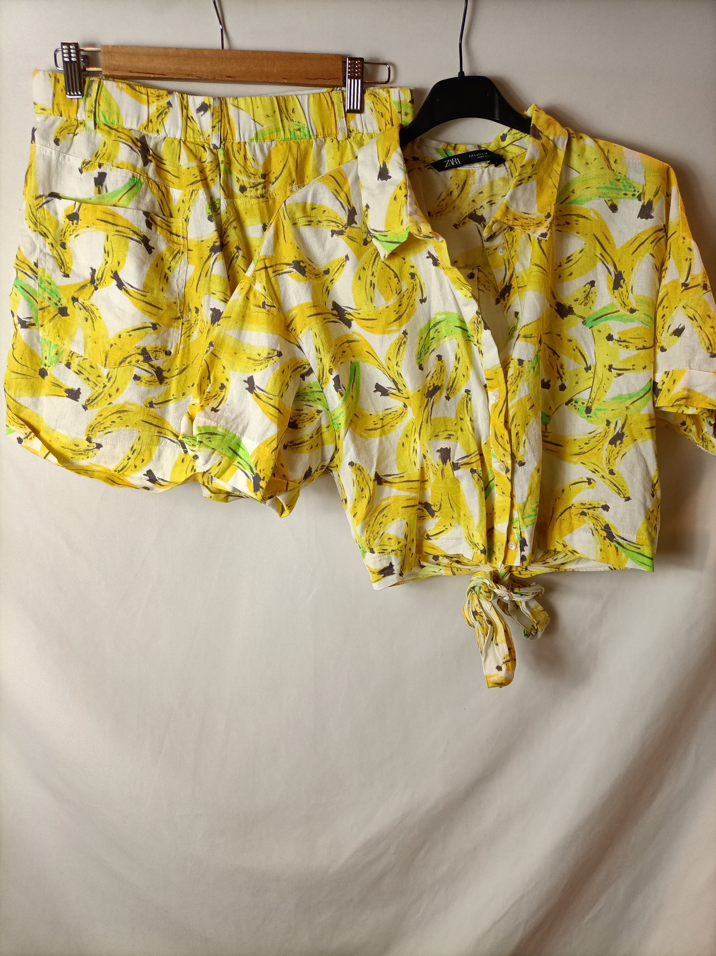 ZARA.  top fluido plátanos T.l