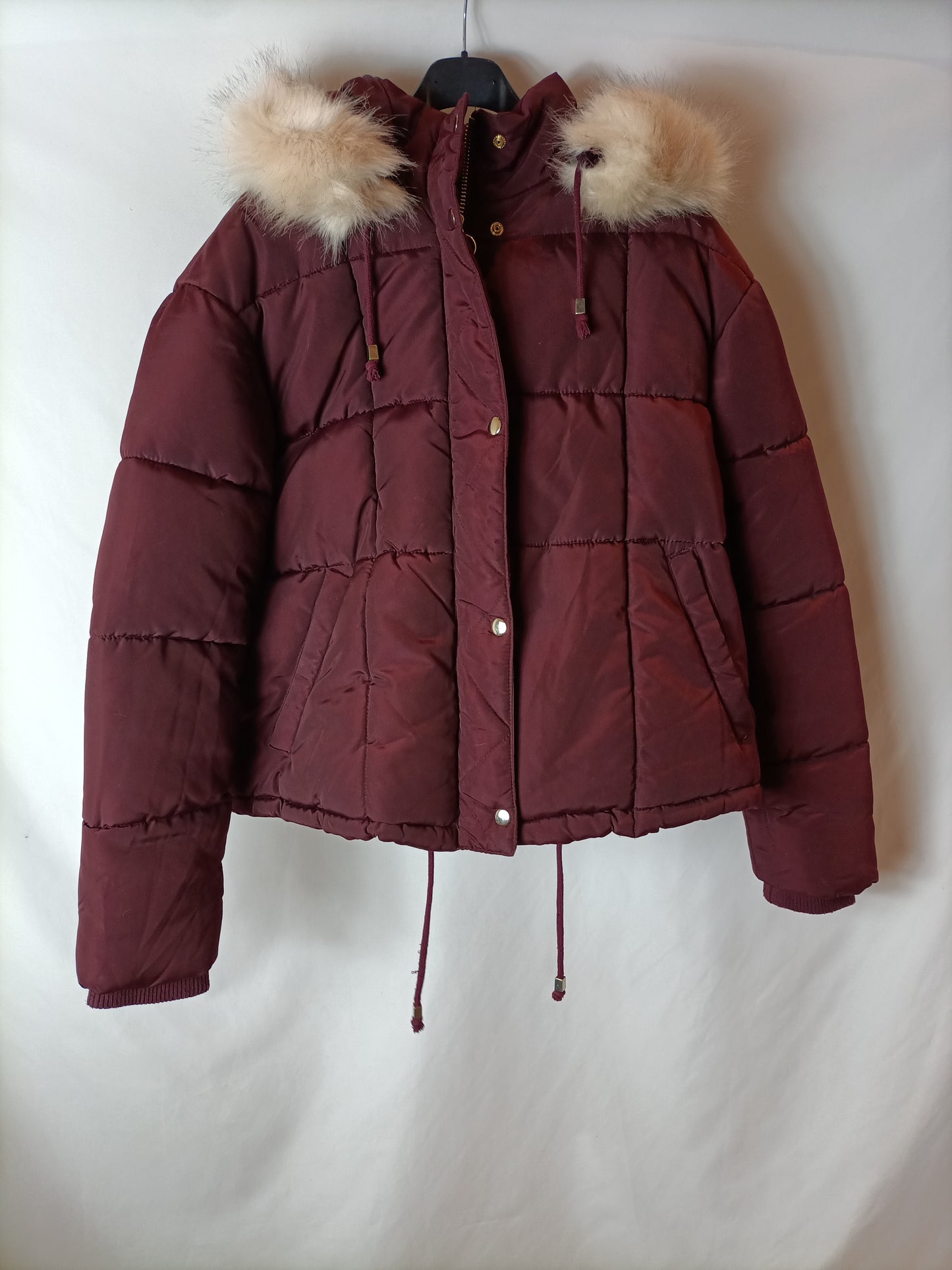 TOP SHOP. Plumas burdeos. T.40 (Tara)