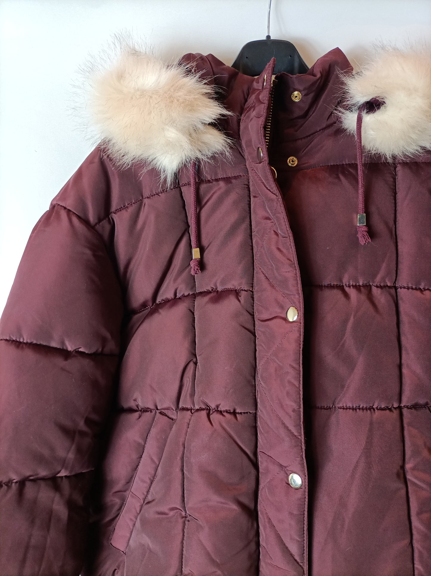 TOP SHOP. Plumas burdeos. T.40 (Tara)