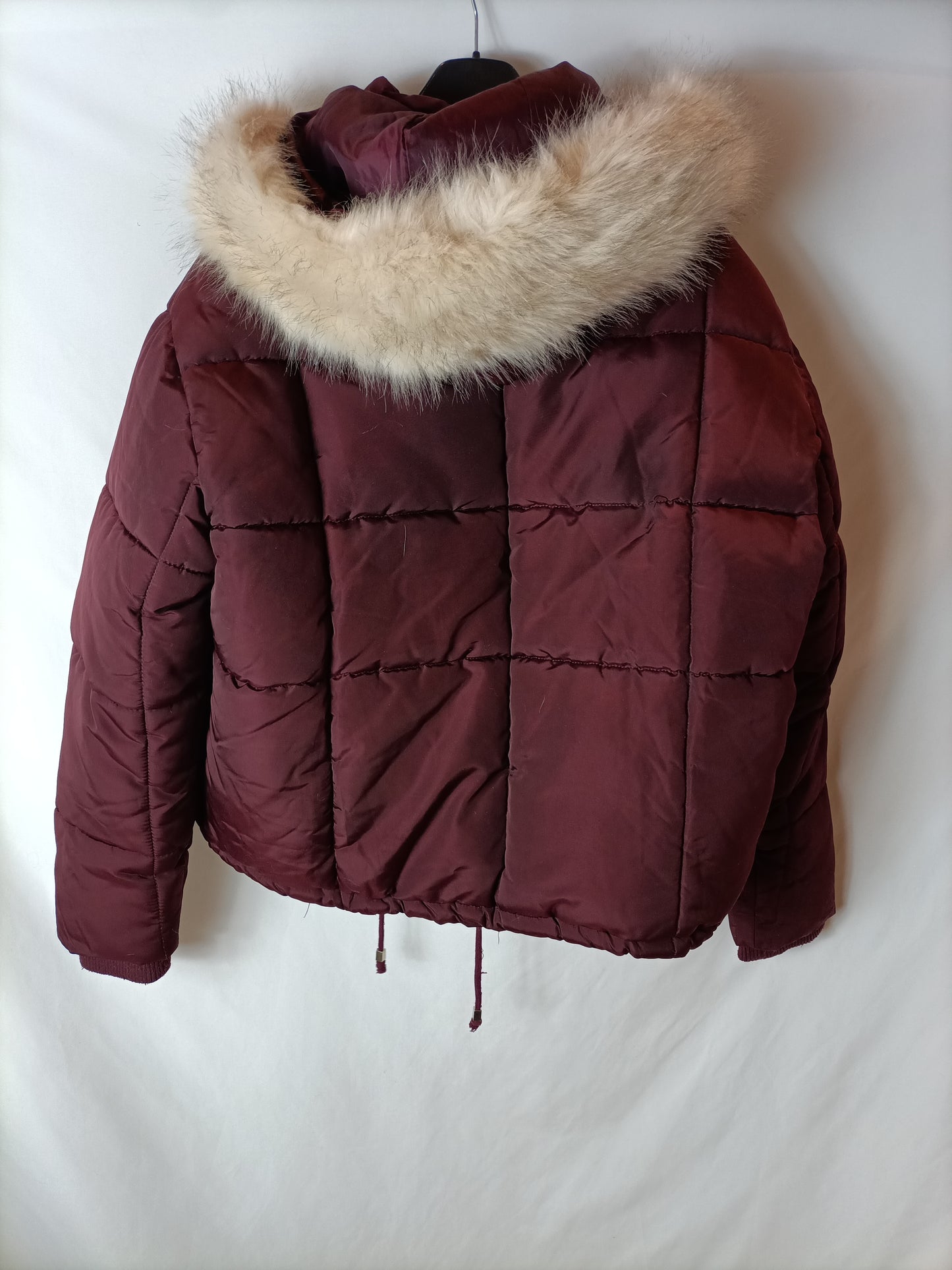 TOP SHOP. Plumas burdeos. T.40 (Tara)