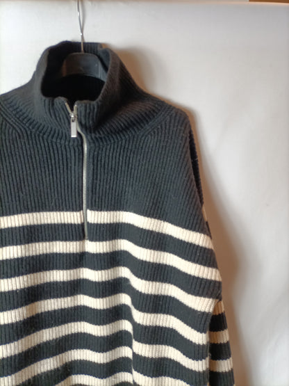 H&M. Jersey punto oversized rayas blancas y negras. T M