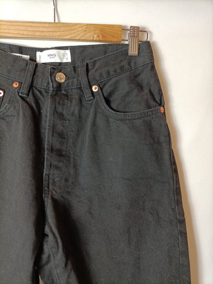 MANGO. Denim estilo Mom Fit. T.36