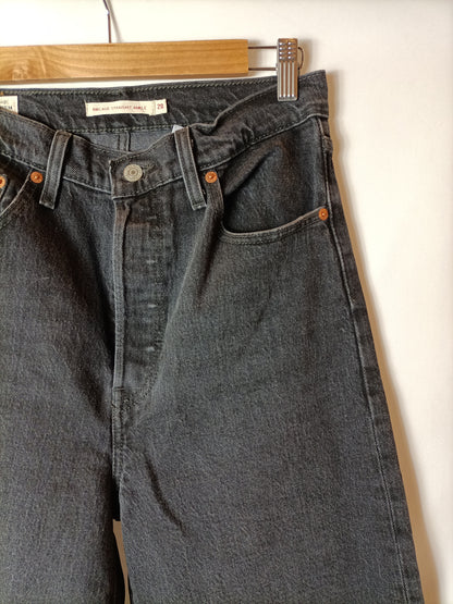 LEVI´S. Denim recto abotonado. T. 38