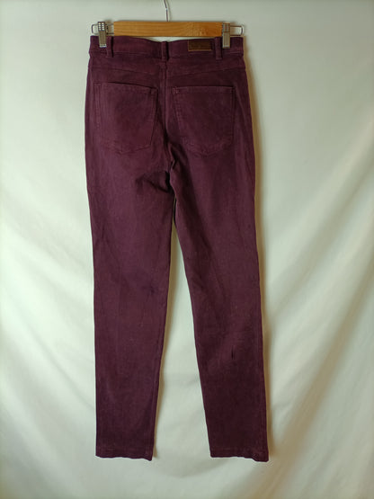 LLOYD'S. Pantalón burdeos T.38