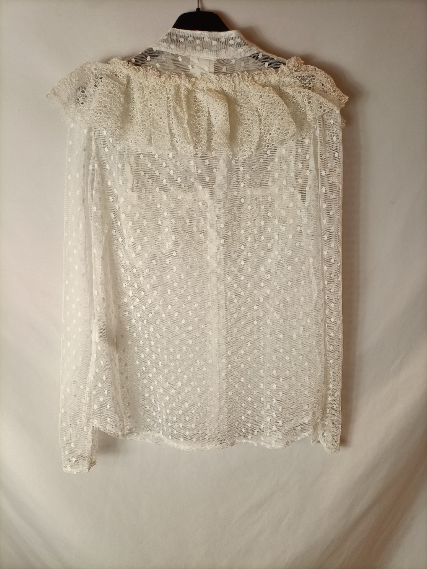 H&M. Top blanco plumeti T.38