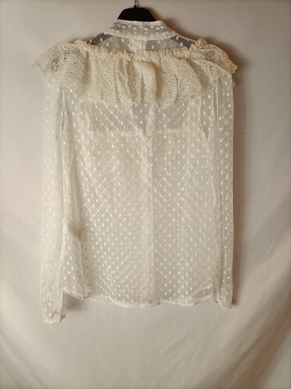 H&M. Top blanco plumeti T.38