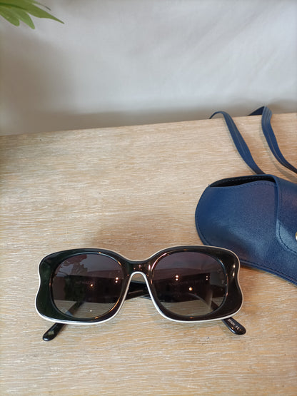 MO. Gafas de sol negro y blanco