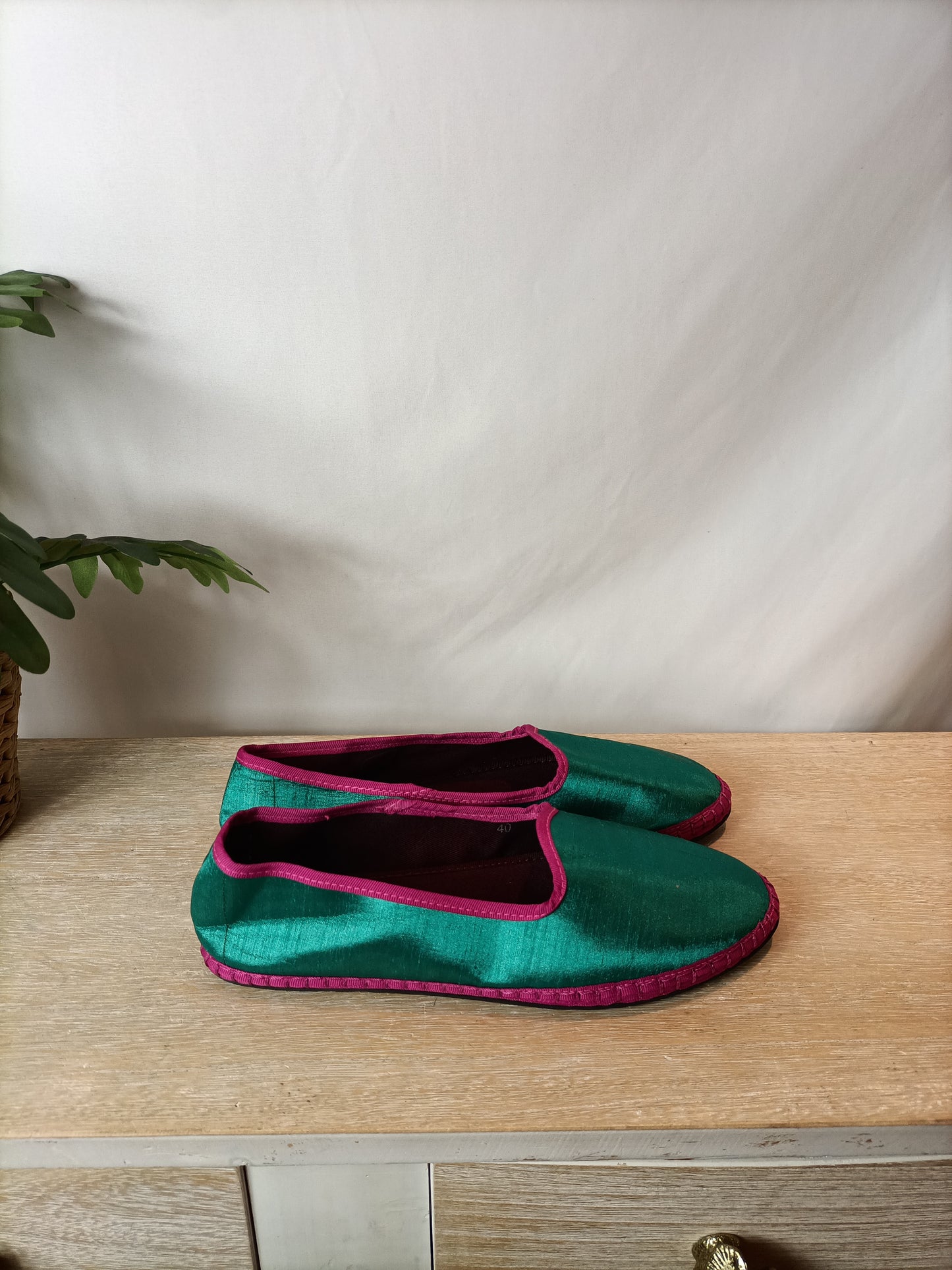 FABELUS. Slipper verdes T.40