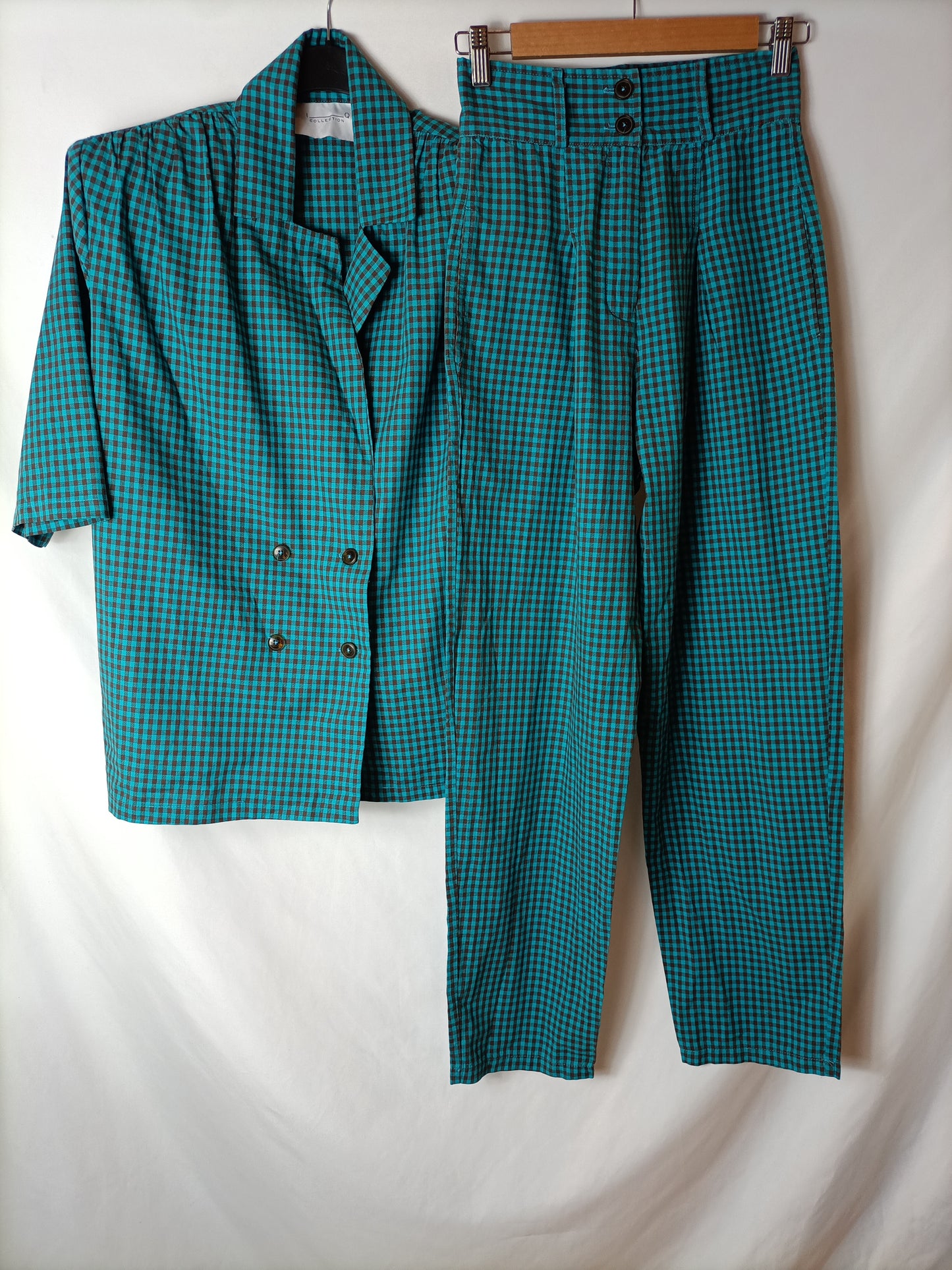 IQ COLLECTION. TOTAL LOOK: Gingham blouse and trousers. Size S/M