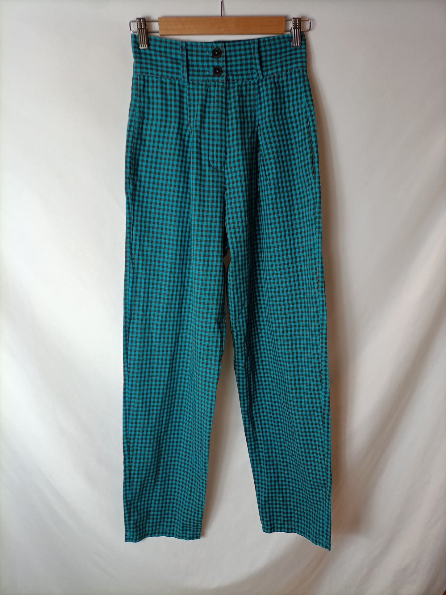 IQ COLLECTION. TOTAL LOOK: Gingham blouse and trousers. Size S/M