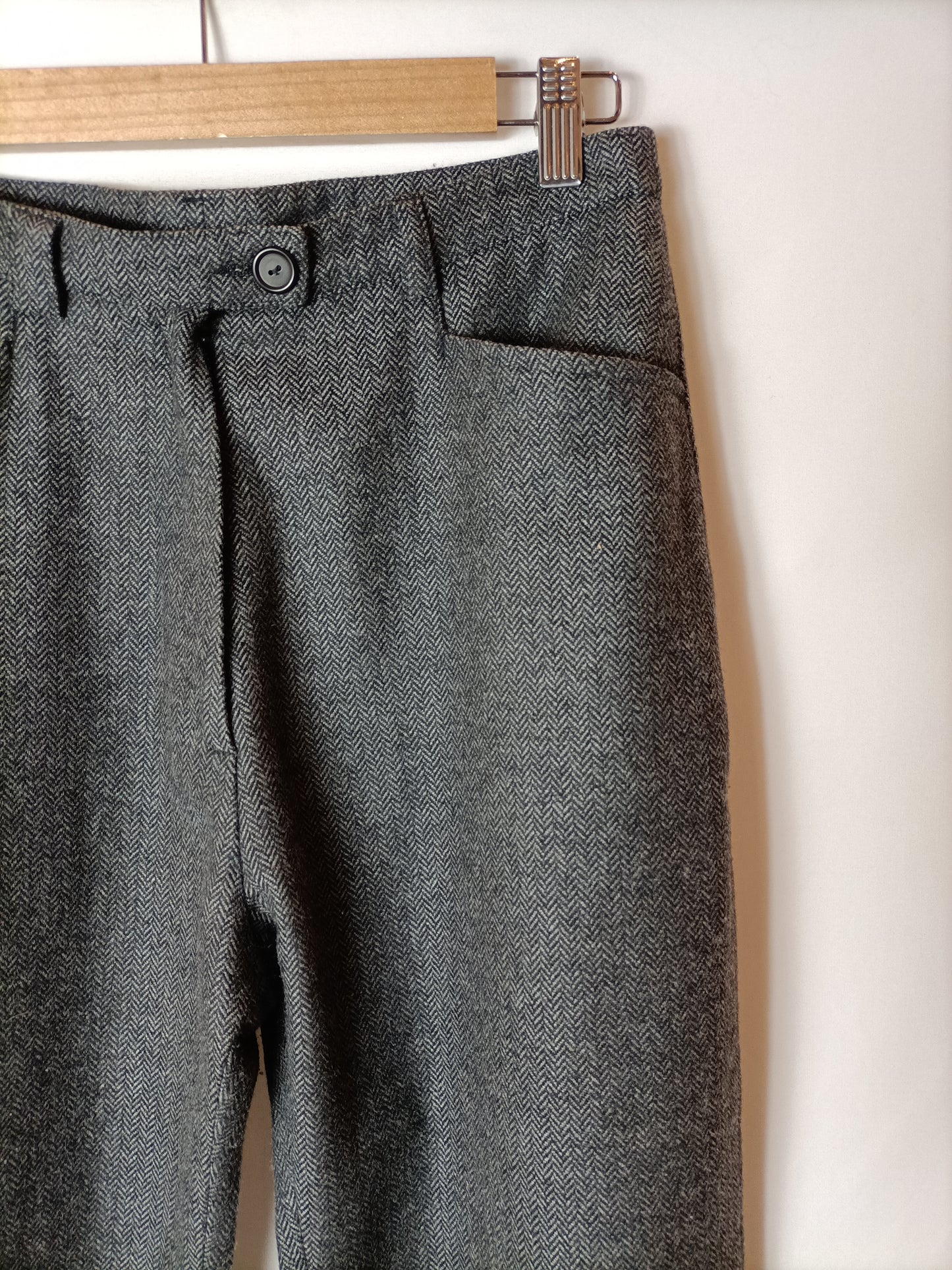 OTRAS. Pantalón recto espiga gris. T 36