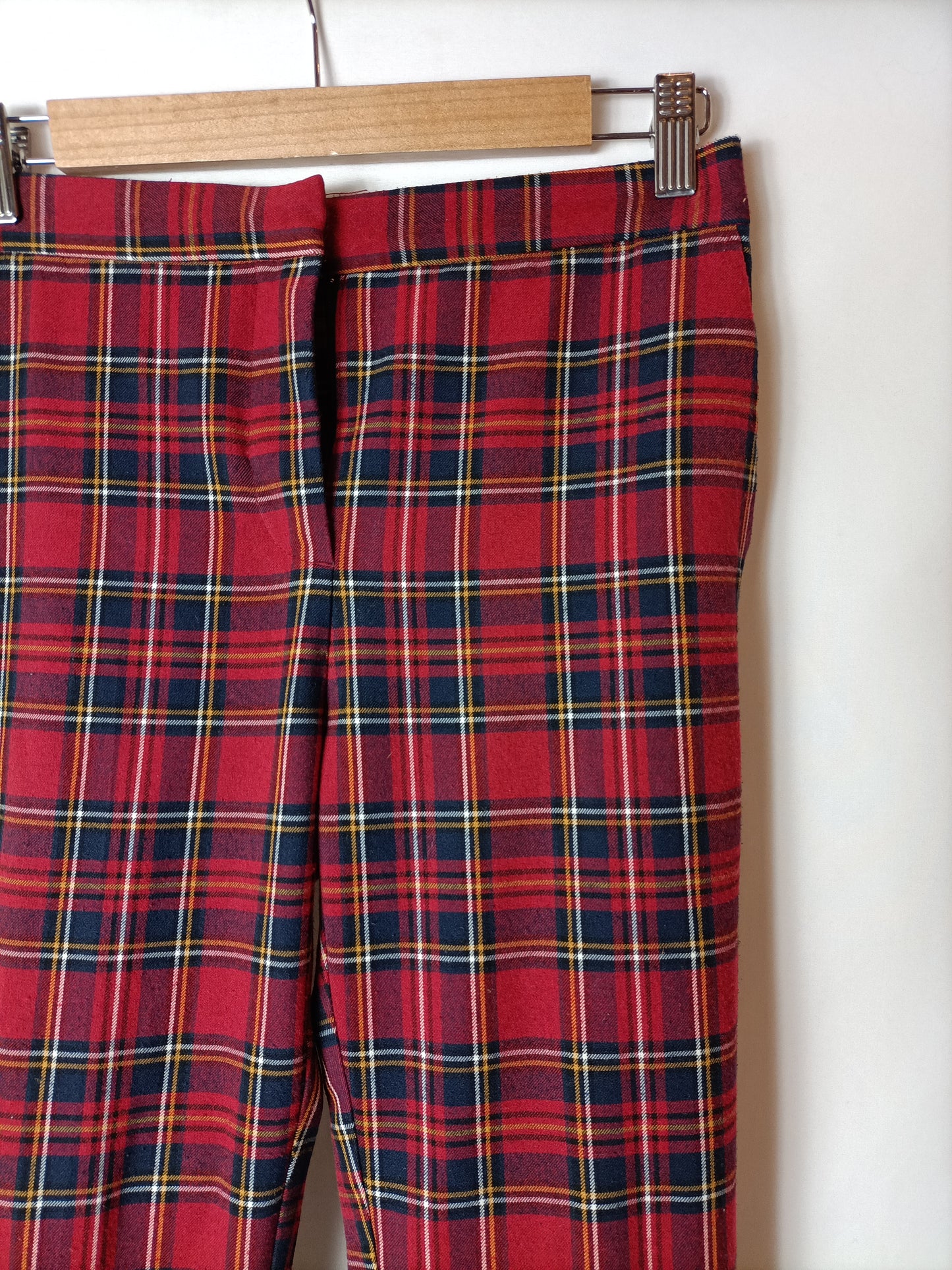 ZARQ. Pantalón cuadros rojo. T.S