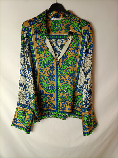ZARA. Blusa fluida estampada T. M