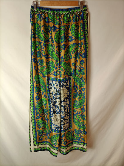 ZARA. Pantalones fluidos estampados T. S