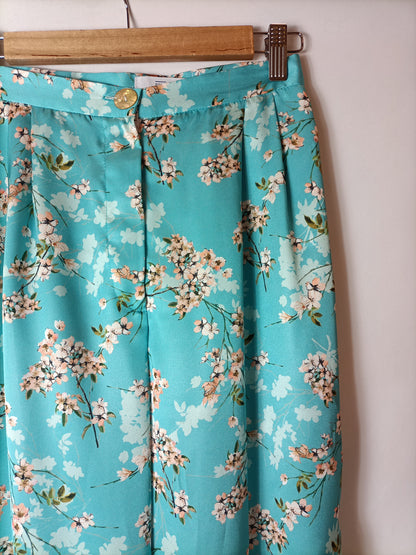 PARAKALO. Pantalón azul flores T.s