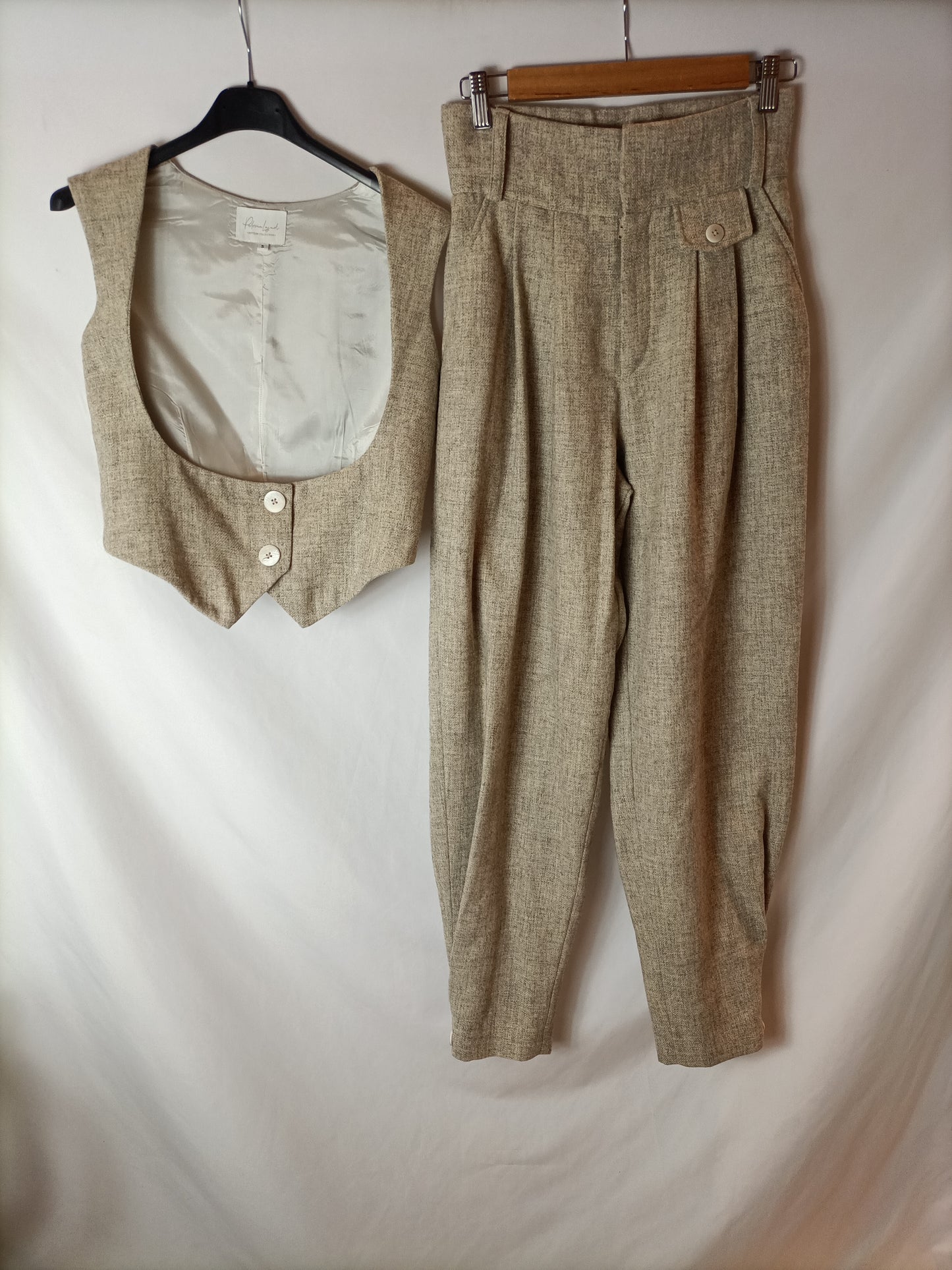 PALOMA LAJUD. Total look beige T.s