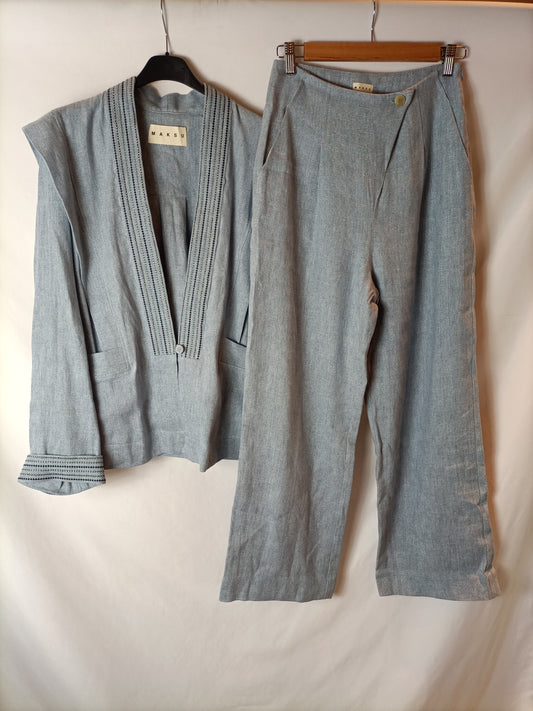 MAKSU. Total look blue threads Ts