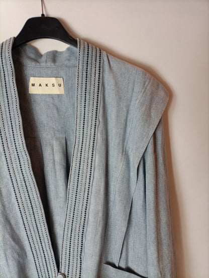 MAKSU. Total look azul hilos T.s