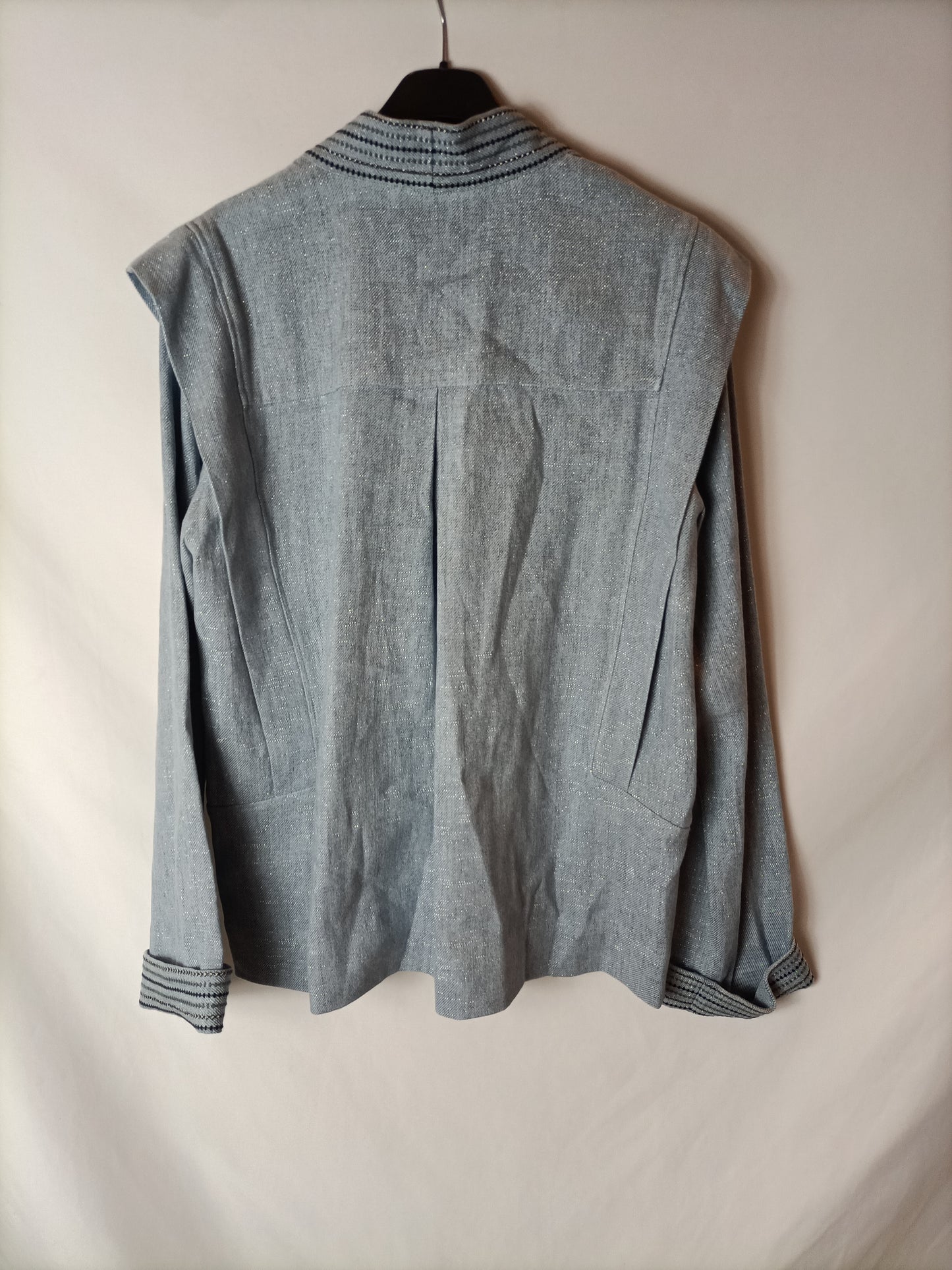 MAKSU. Total look azul hilos T.s