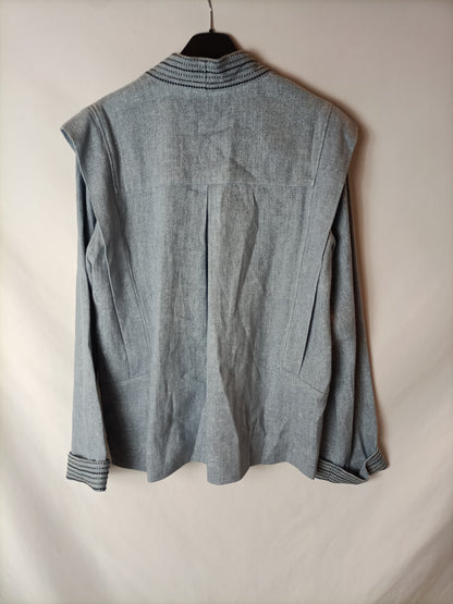 MAKSU. Total look azul hilos T.s