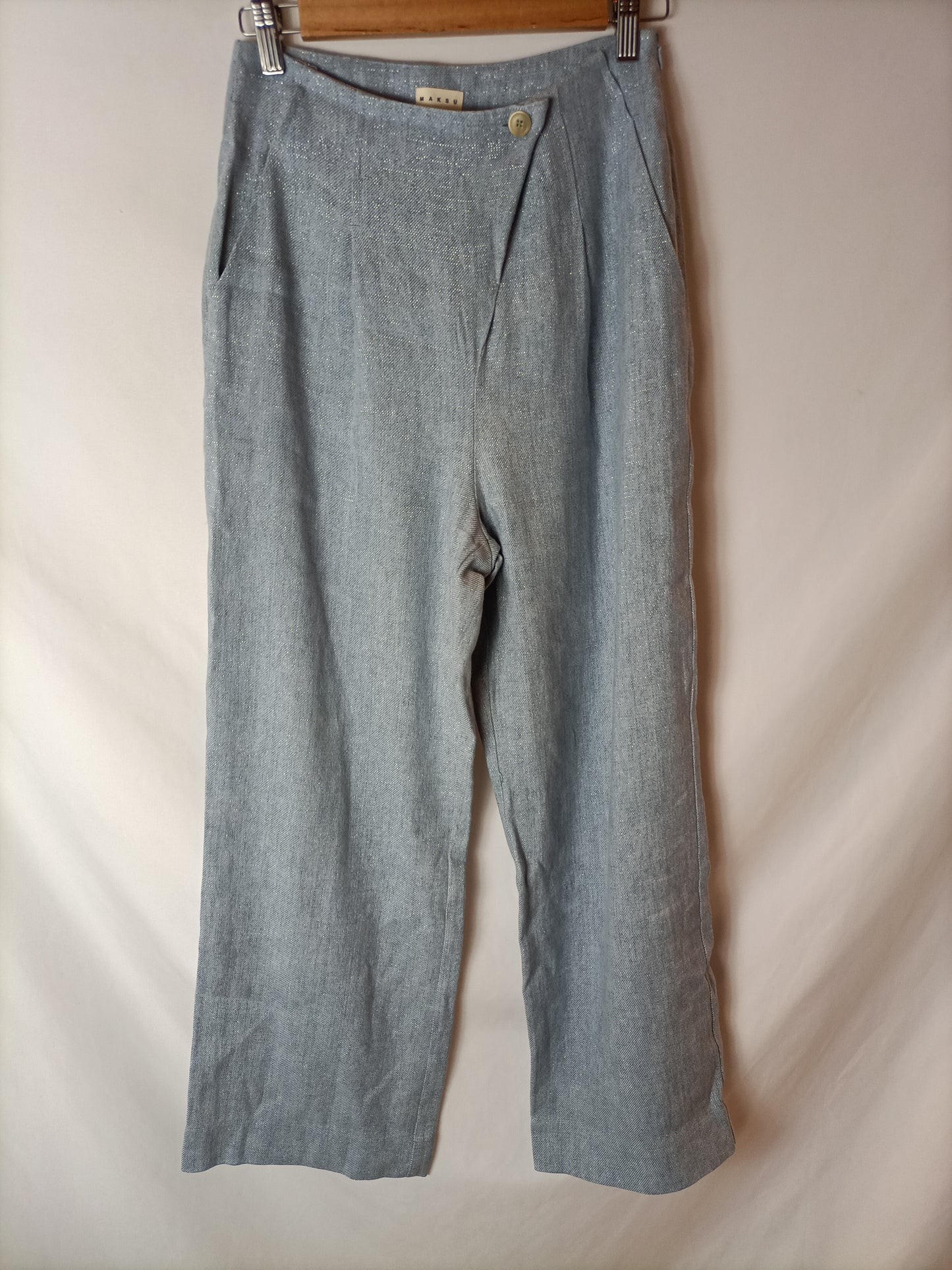 MAKSU. Total look azul hilos T.s