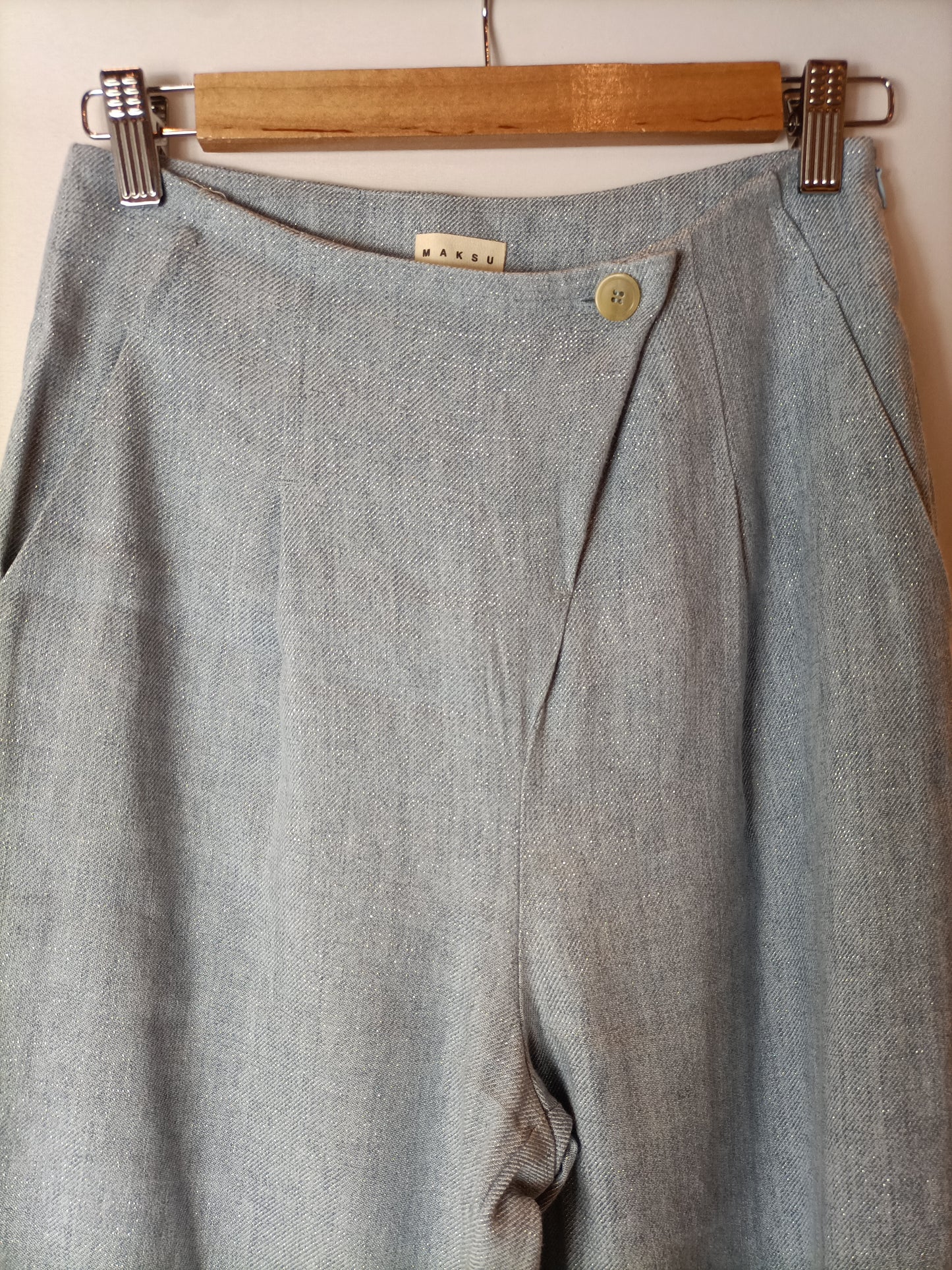 MAKSU. Total look azul hilos T.s