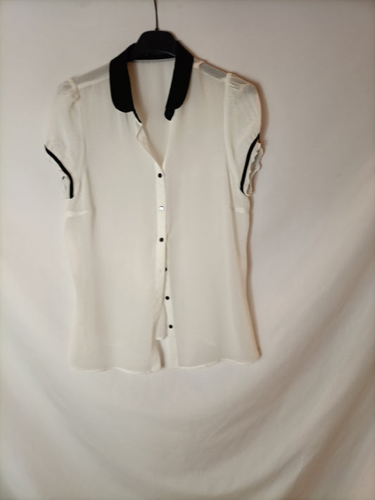 ZARA. Blusa blanca cuello T.s