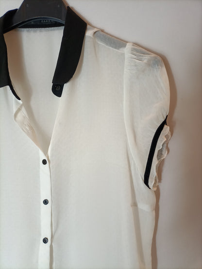 ZARA. Blusa blanca cuello T.s