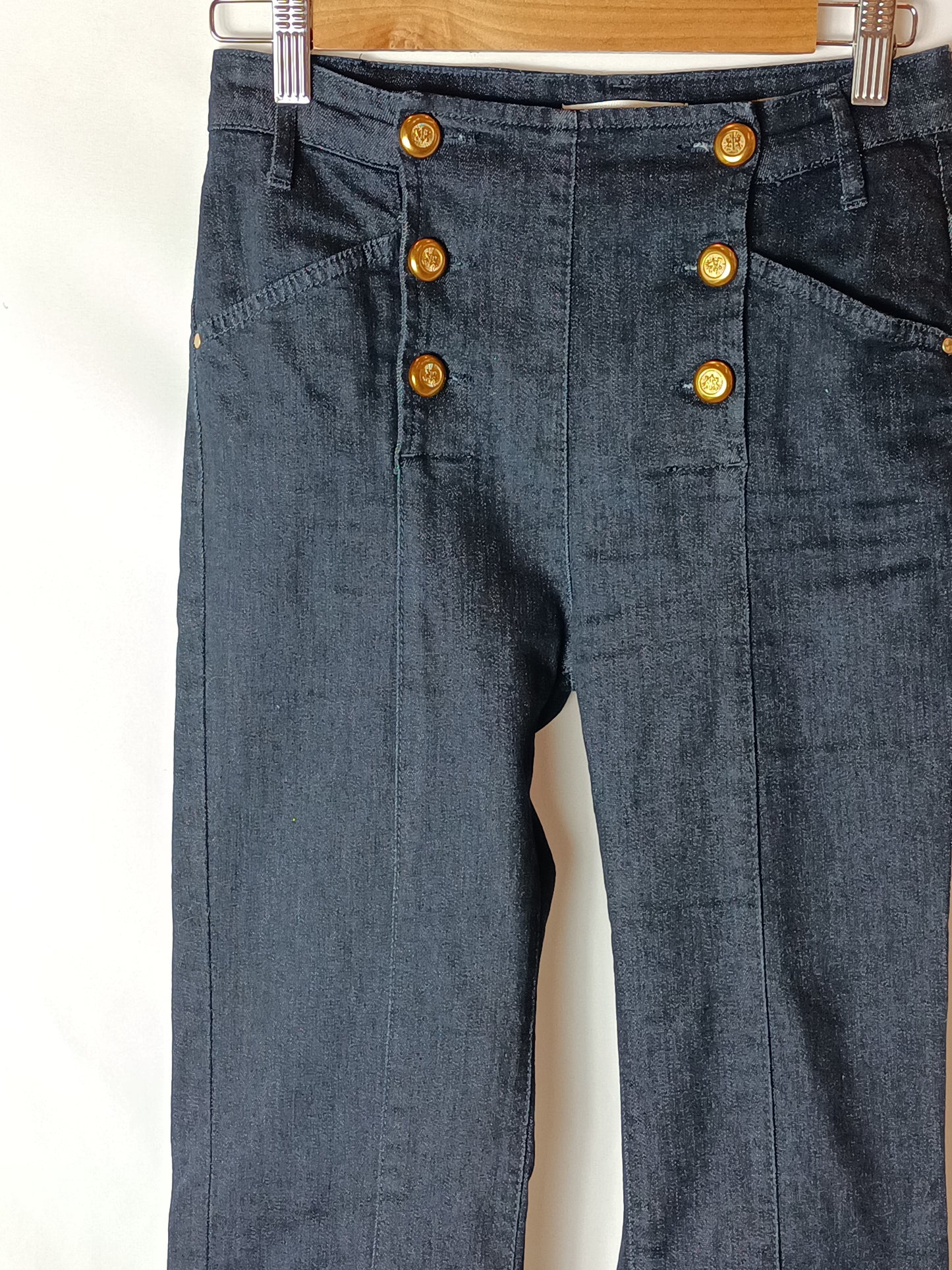 KOCCA JEANS. Pantalón denim botones T.32