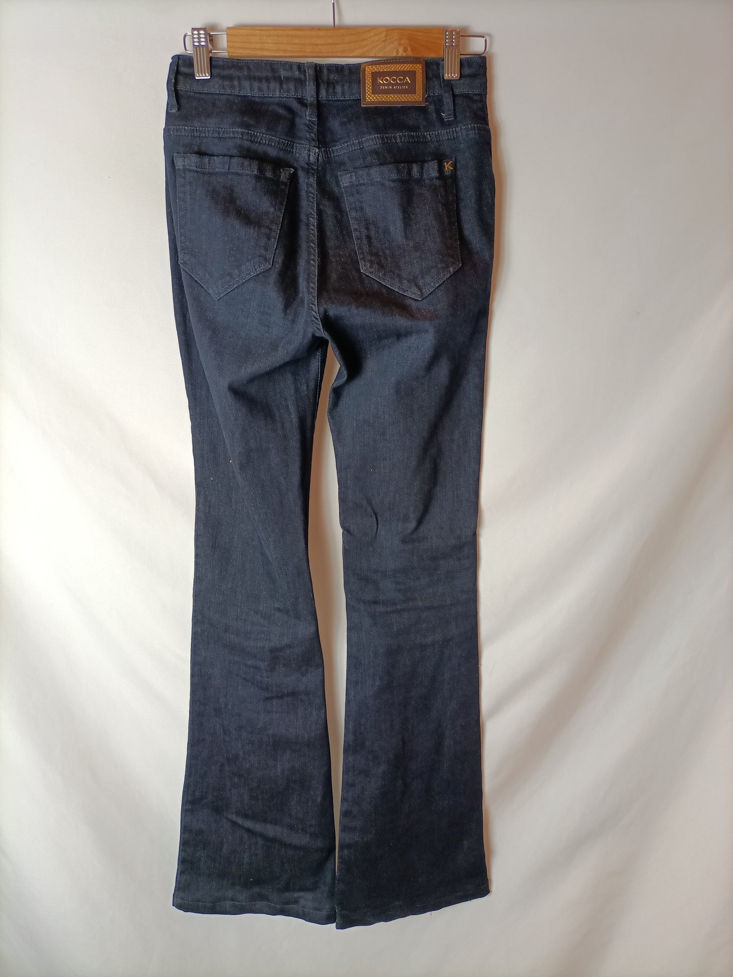 KOCCA JEANS. Pantalón denim botones T.32