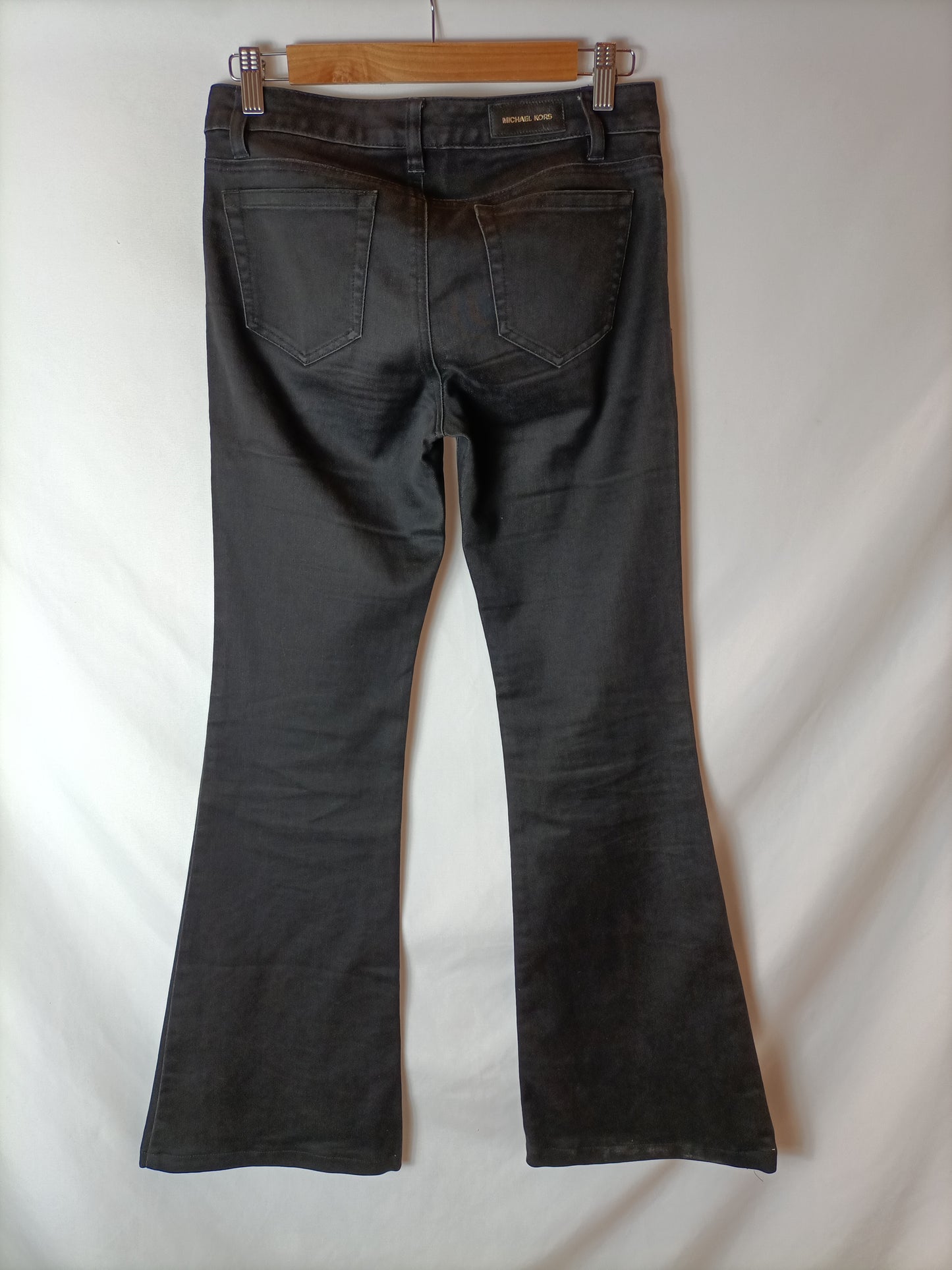 MICHAEL KORS. Pantalón negro campana T.26(36)
