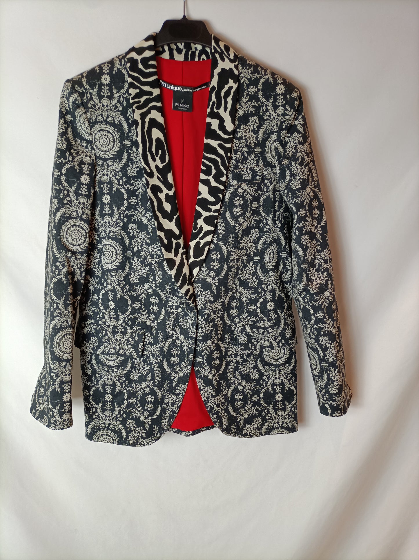 PINKO. blazer estampada T.36