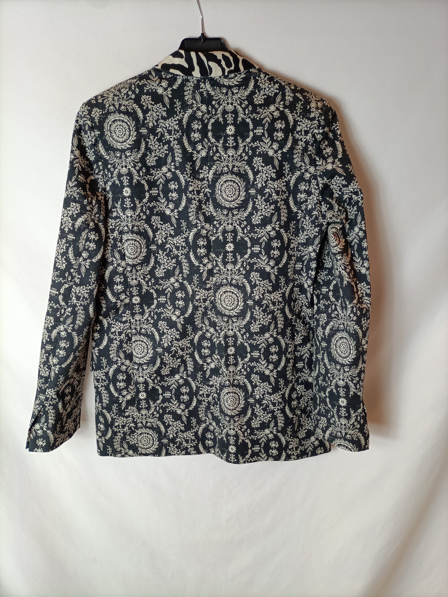 PINKO. blazer estampada T.36