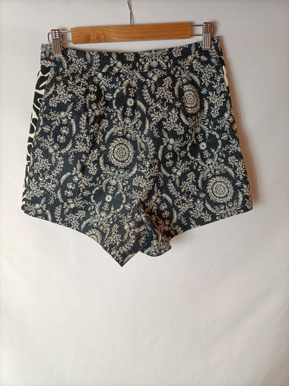 PINKO. Black printed shorts T.36