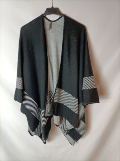 STRADIVARIUS. Cárdigan estilo poncho T.m